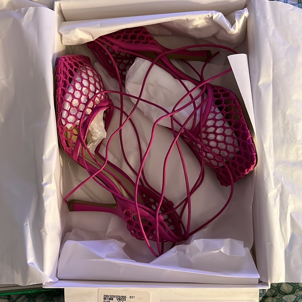 Bottega Veneta Hollyhock sz7 best offer not under $800